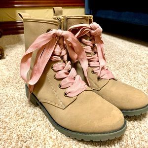 Cat and Jack Girls lace up Boots